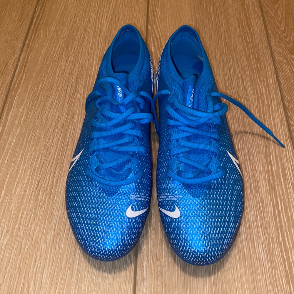 Soccer Cleats Mens Size US 7.5 Brand New